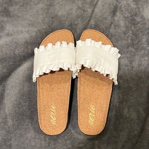 Aerie Sandles